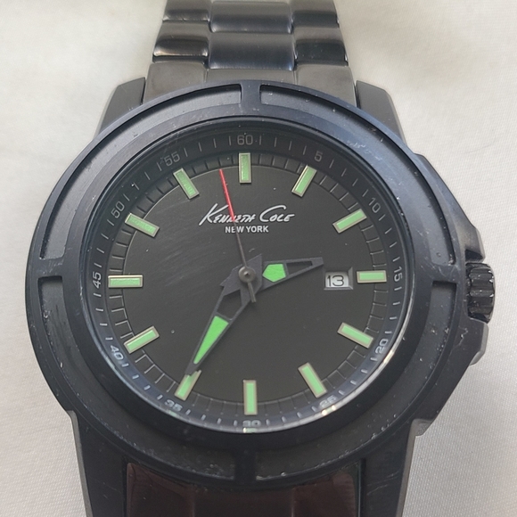 Kenneth Cole Stainless/Quartz Crystal Men's Watch - Picture 2 of 3